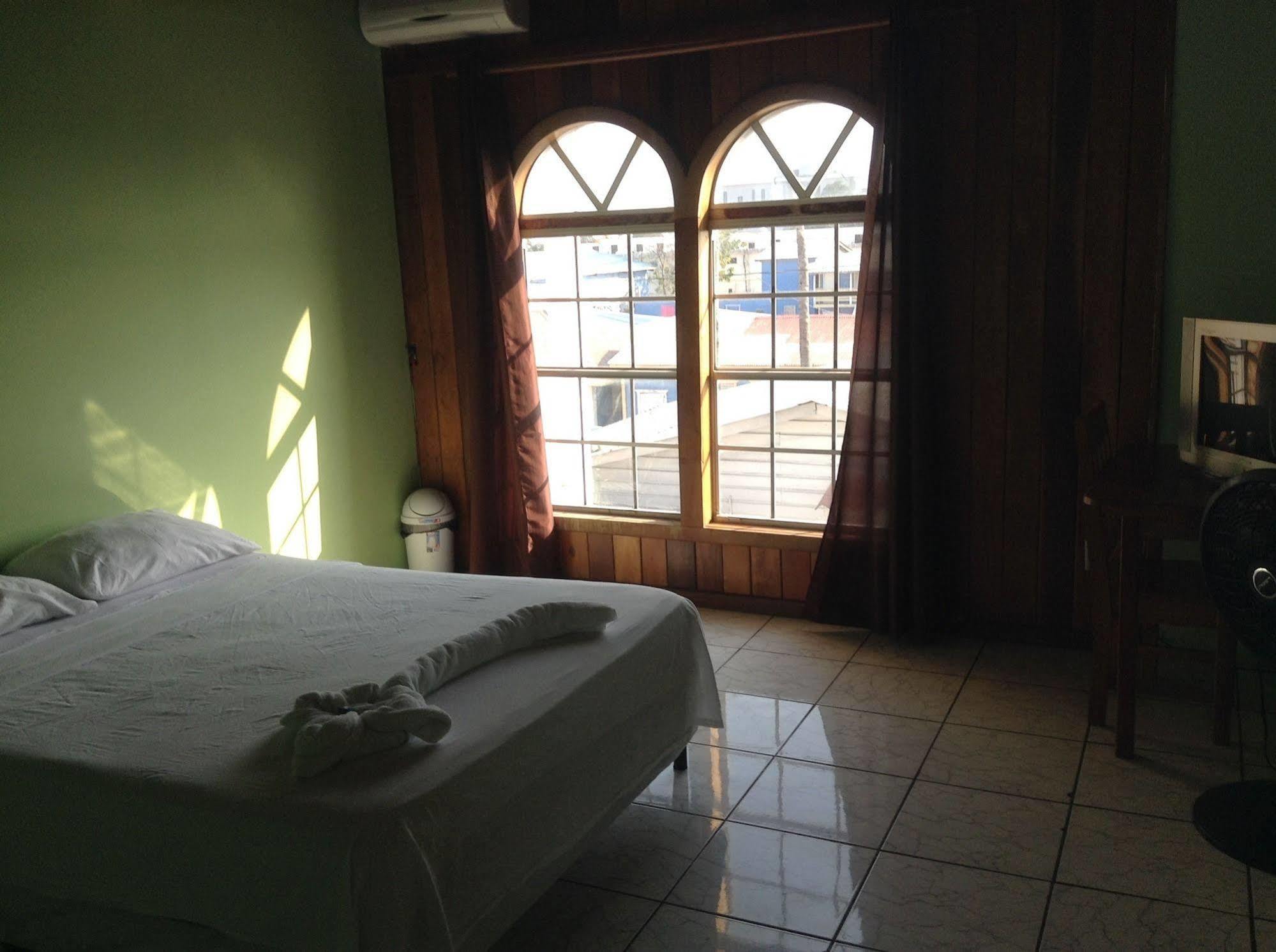 Amelia Guest House San Pedro  Dış mekan fotoğraf