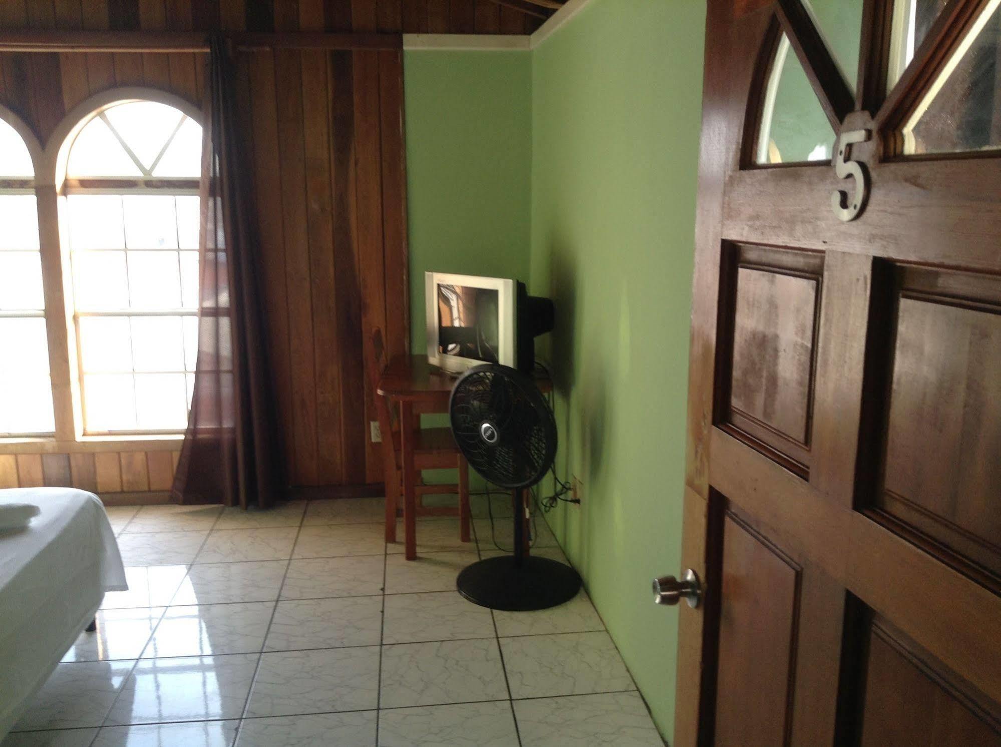 Amelia Guest House San Pedro  Dış mekan fotoğraf